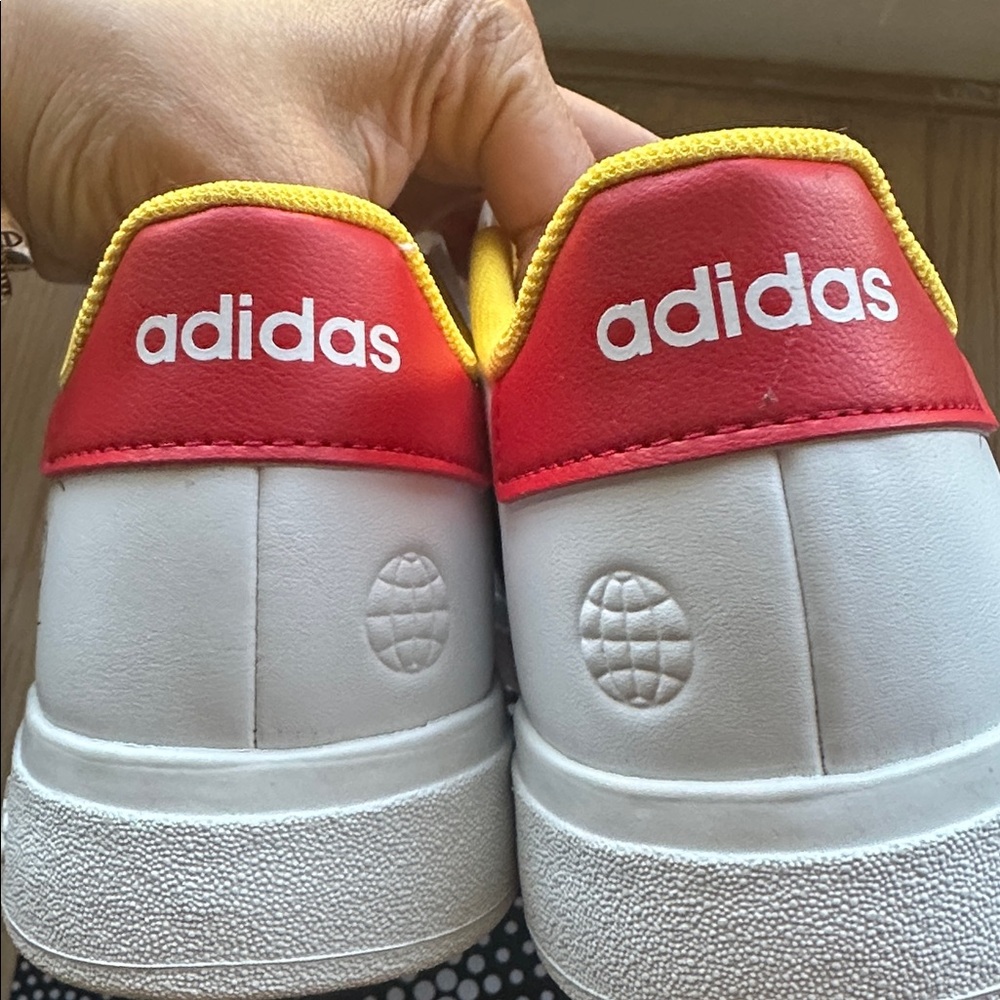 Adidas Grand Court Mickey Sneaker ๐ Big Kids Sz 6, fits Sz 7.5 US Women - Picture 8 of 10